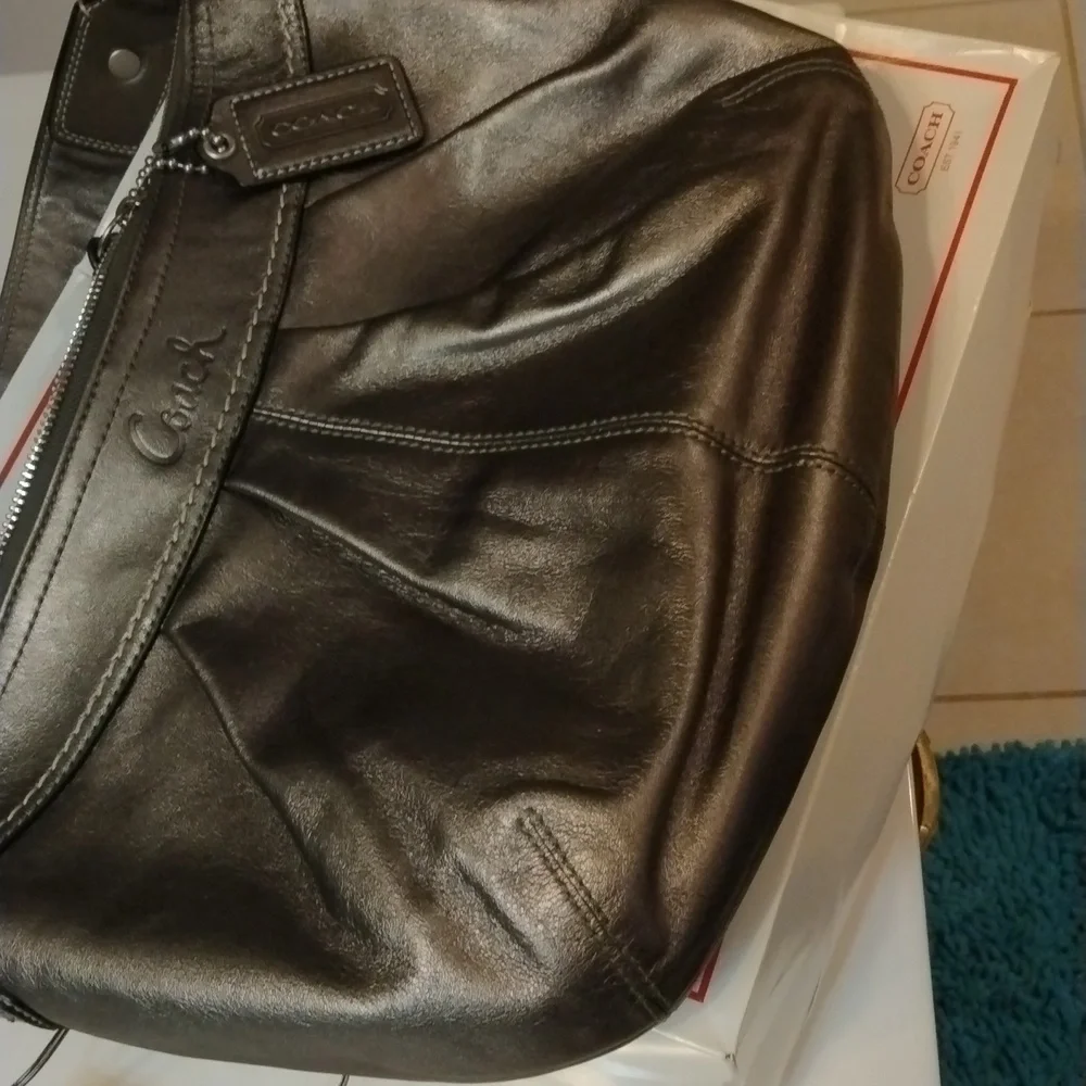 NWT Vintage COACH Metallic, BUTTERY LEATHER HOBO BAG, Bronze color